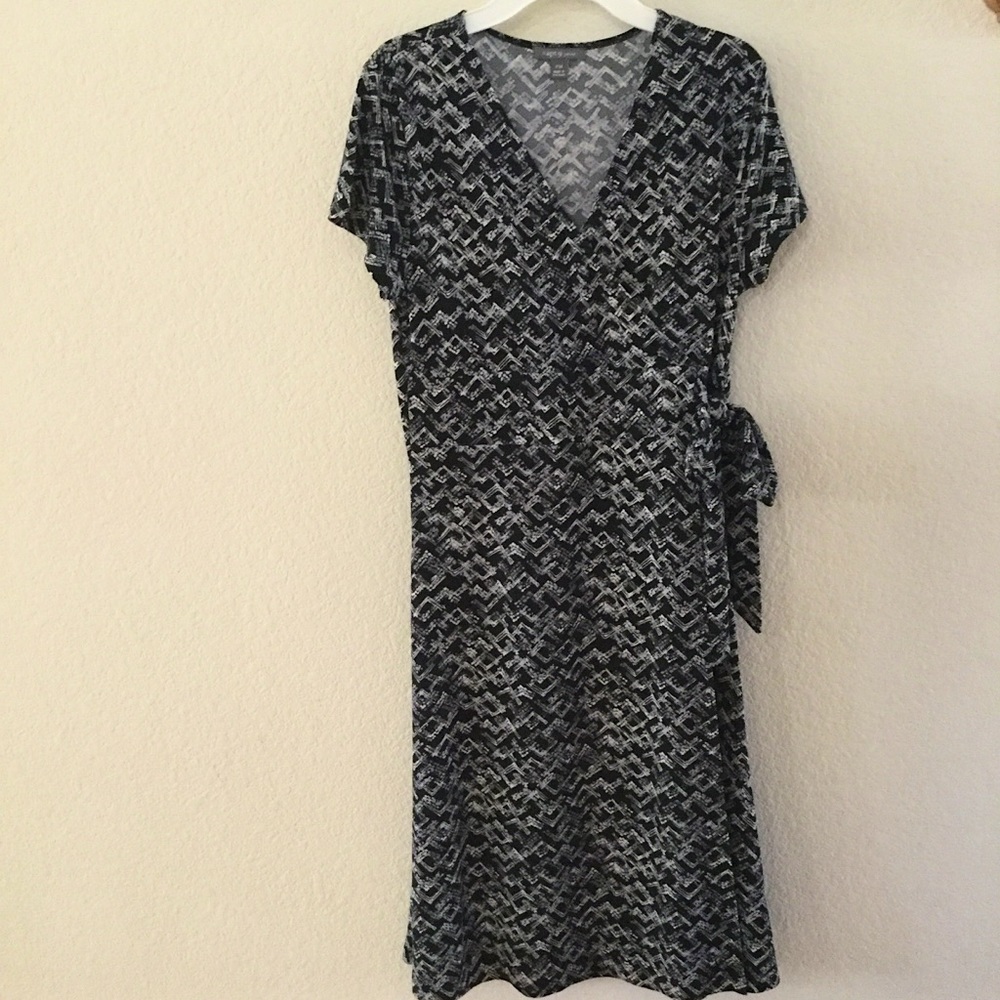 Apt. 9 petite patterned wrap dress (M)
